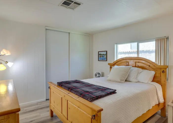 Riverfront Bullhead House W/ Balcony! Holiday home *