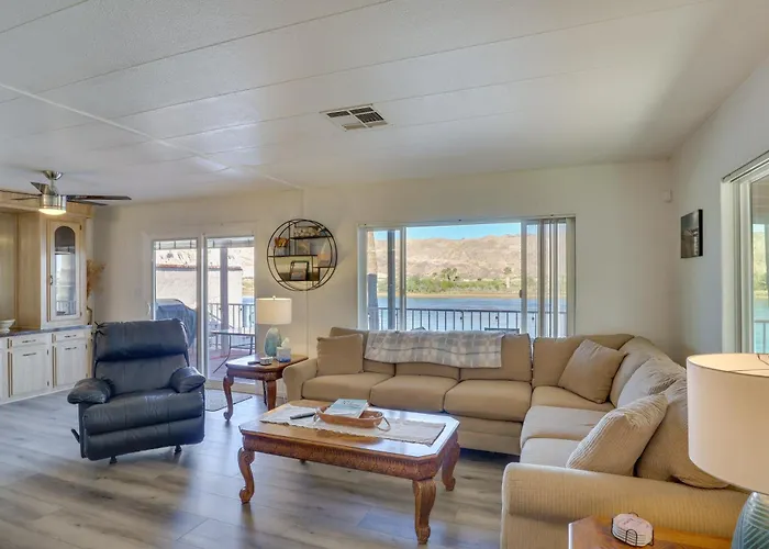 Riverfront Bullhead House W/ Balcony! Holiday home