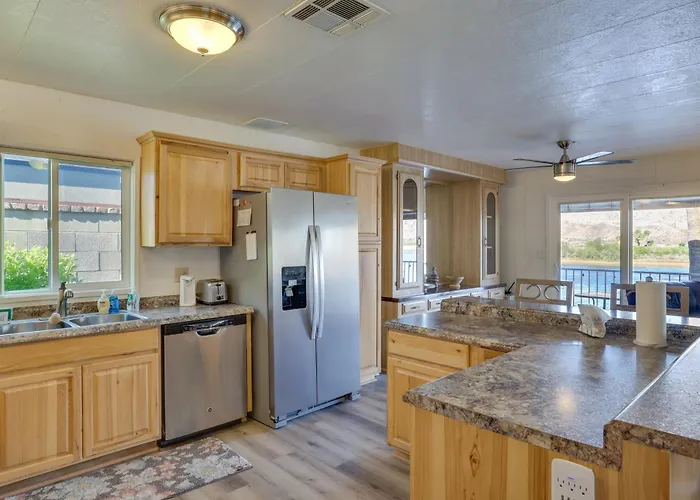 Riverfront Bullhead House W/ Balcony! Holiday home *