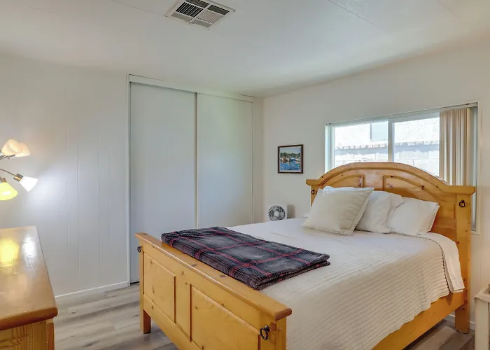 Riverfront Bullhead House W/ Balcony! Holiday home *