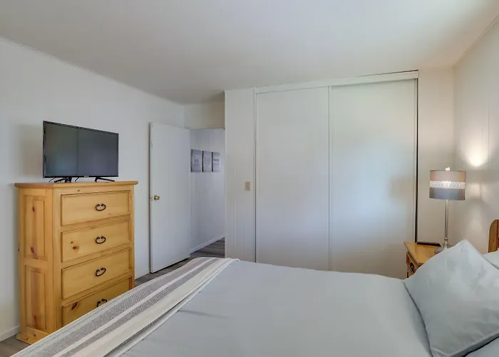 Riverfront Bullhead House W/ Balcony! *