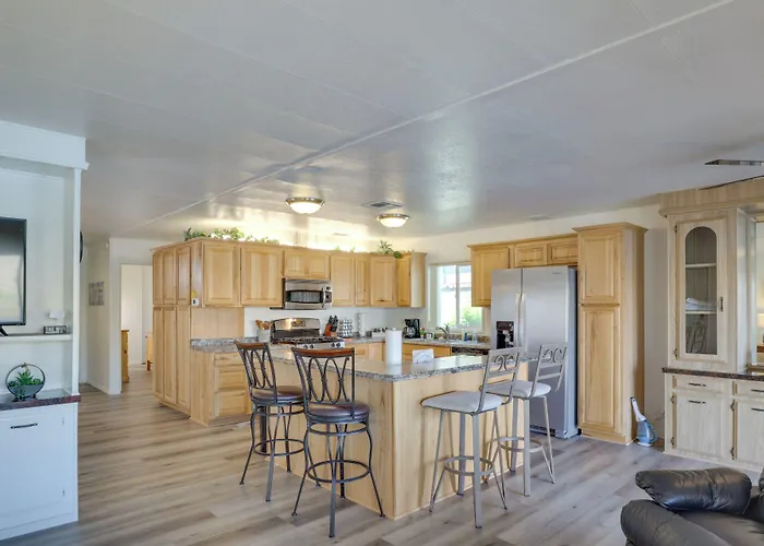 Riverfront Bullhead House W/ Balcony! Holiday home